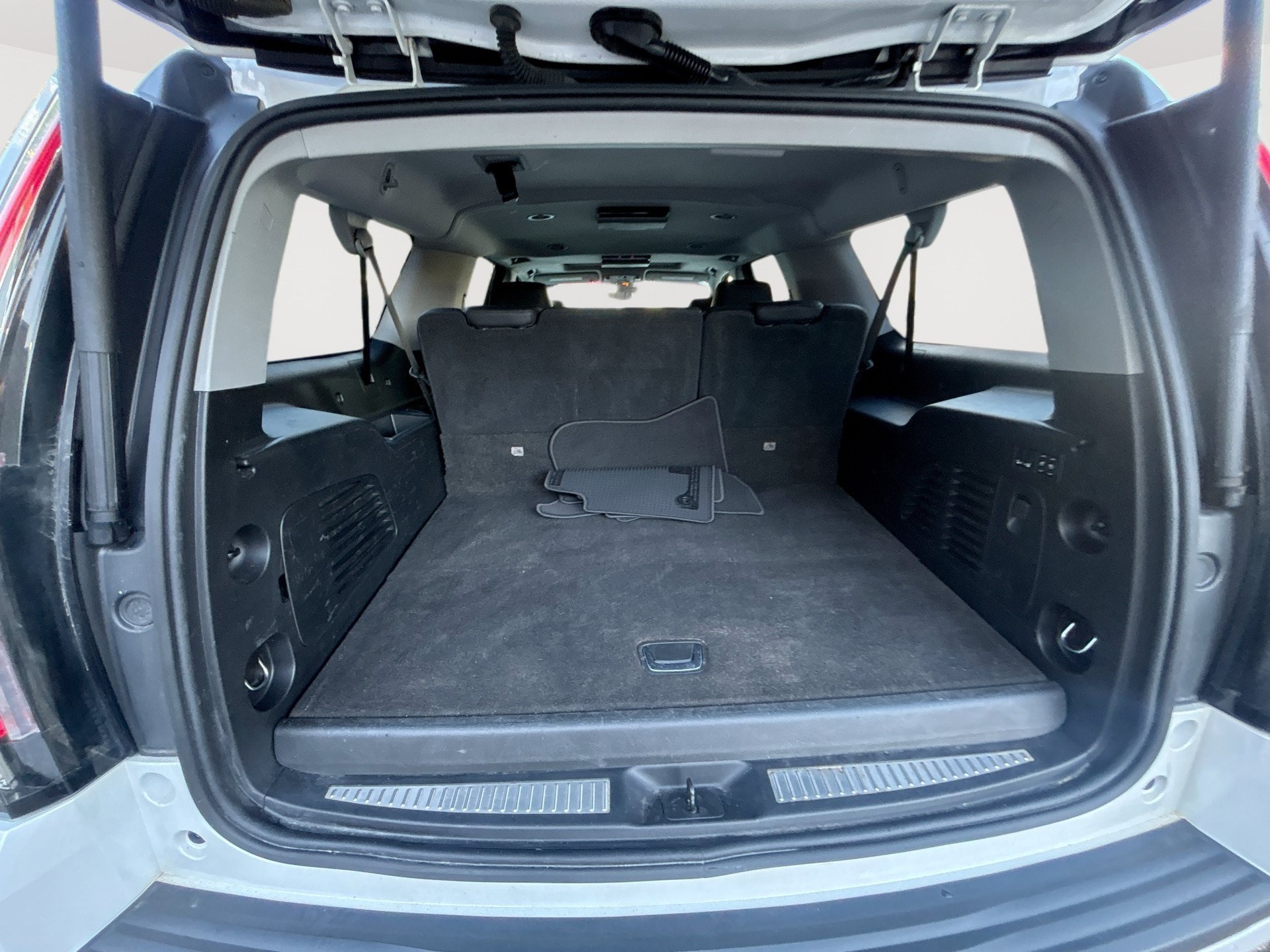 Used 2019 Cadillac Escalade ESV Luxury AWD/4WD image 22