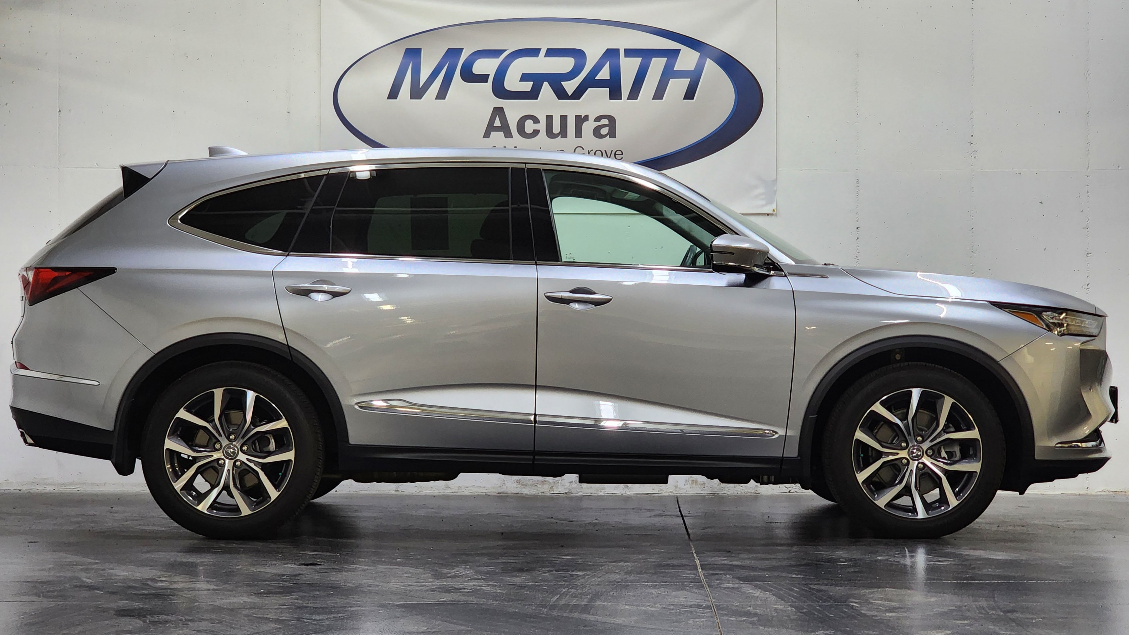 Certified 2024 Acura MDX w/ Technology Package AWD/4WD image 5