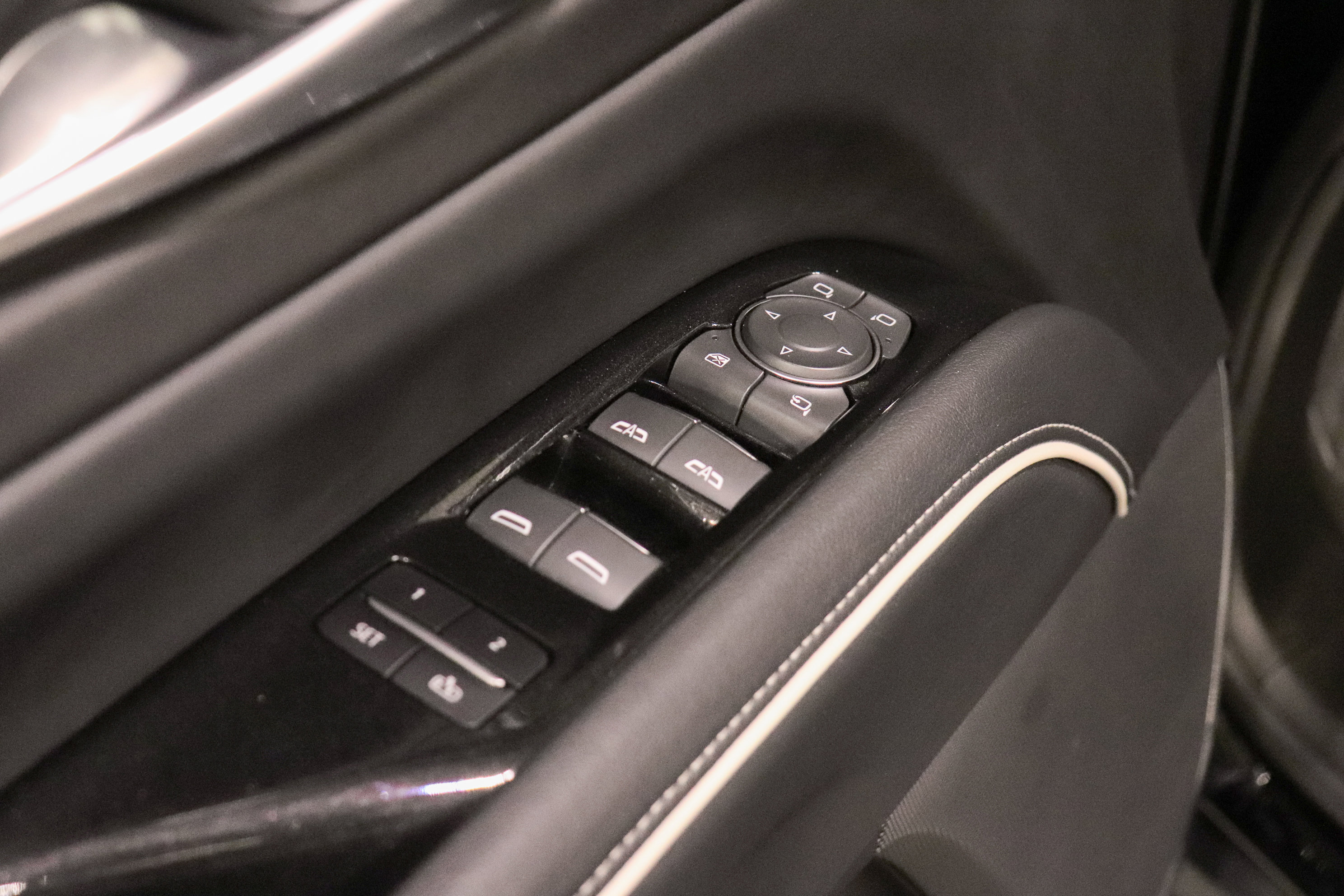 Used 2022 Cadillac Escalade Premium Luxury image 11