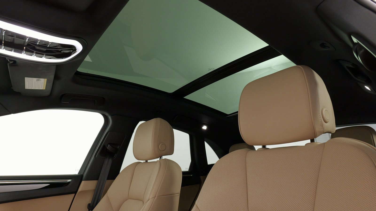 Used 2025 Porsche Macan image 38