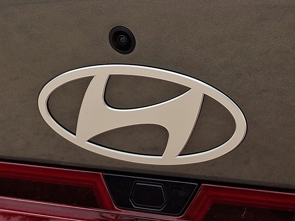 Used 2025 Hyundai Elantra Limited FWD image 30