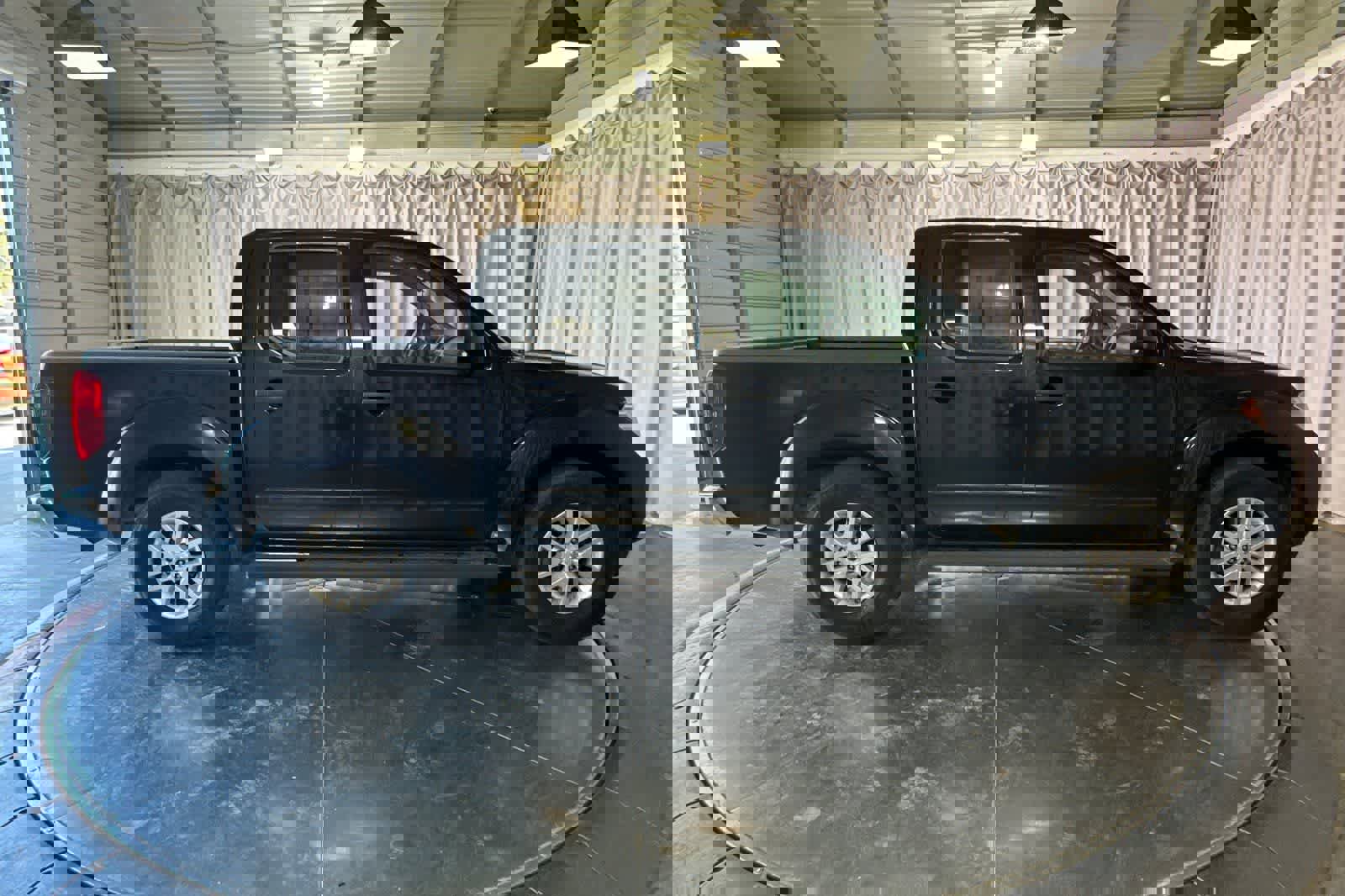 Used 2019 Nissan Frontier SV image 9