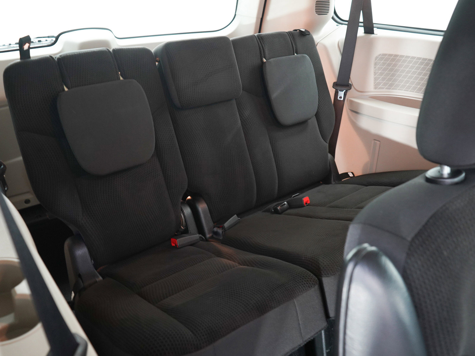 Used 2018 Dodge Grand Caravan SE FWD image 13