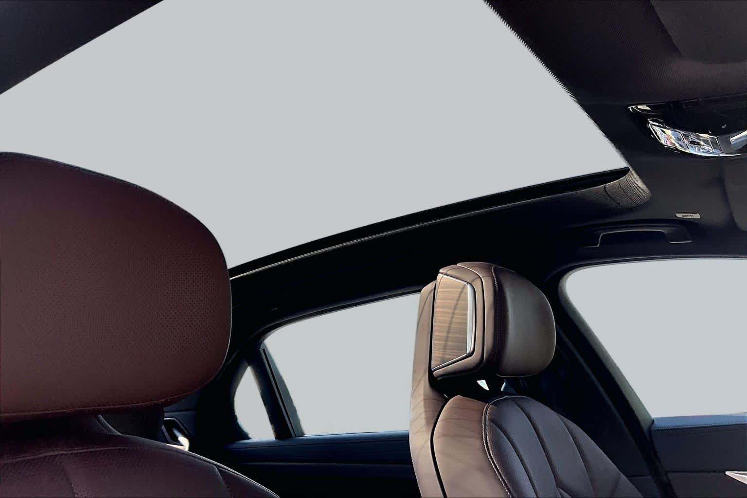 Used 2025 BMW 740i w/ Premium Package RWD image 13