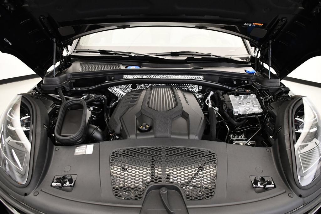 Certified 2026 Porsche Macan Turbo AWD/4WD image 12