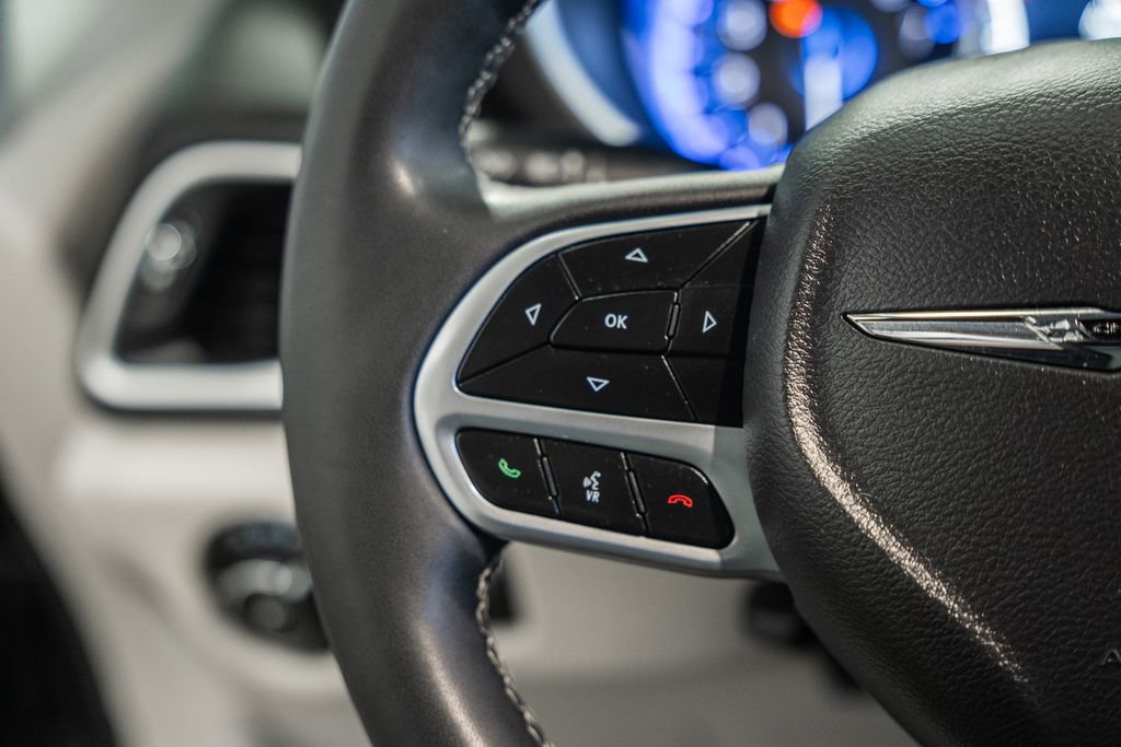 Used 2024 Chrysler Pacifica Touring-L image 34