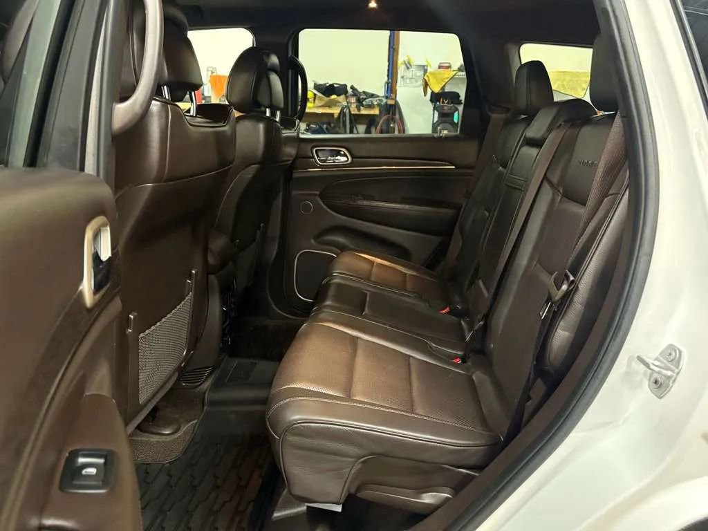 Used 2017 Jeep Grand Cherokee Summit w/ Platinum Series Group AWD/4WD image 24