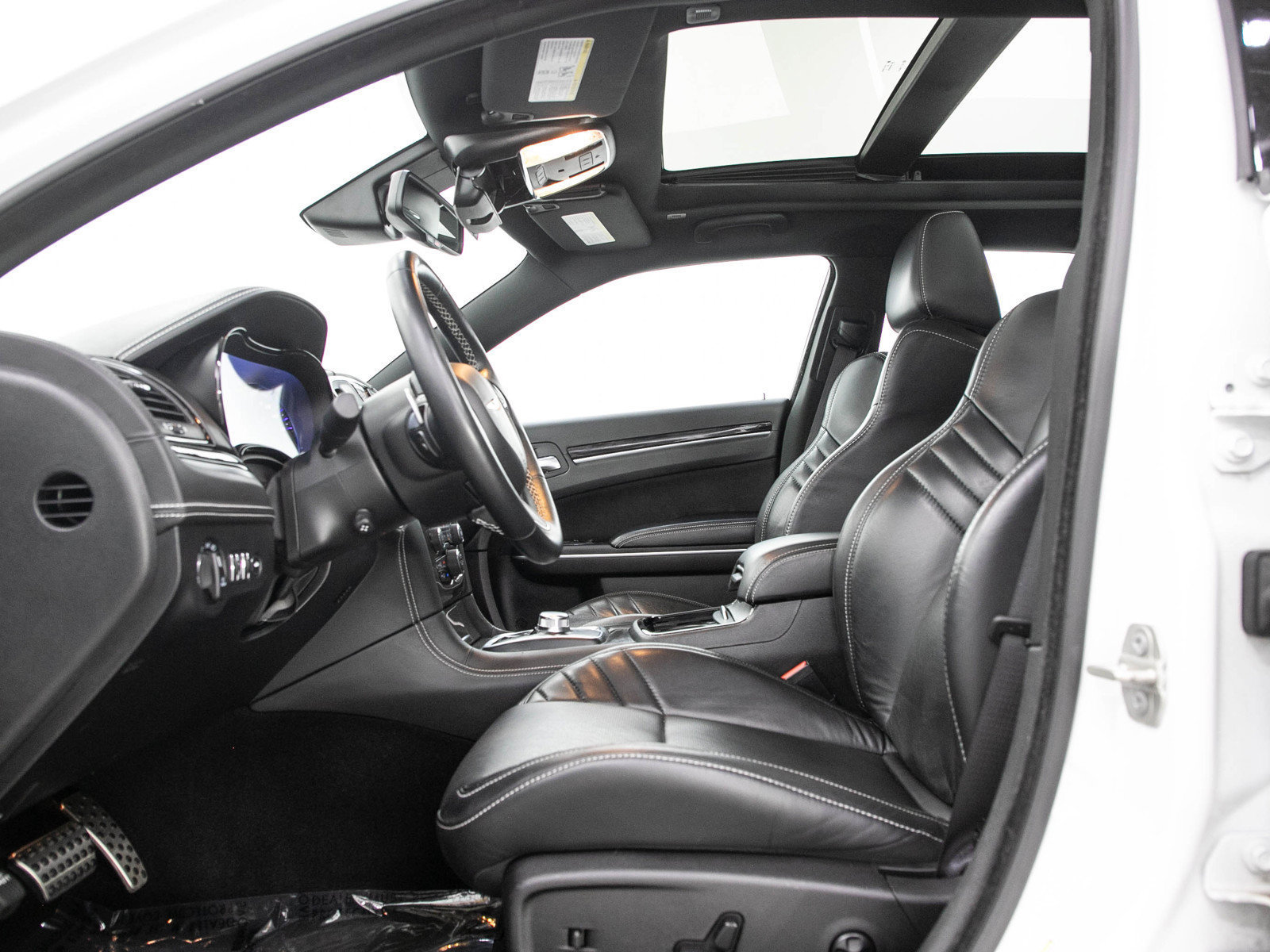 Used 2023 Chrysler 300 C RWD image 23