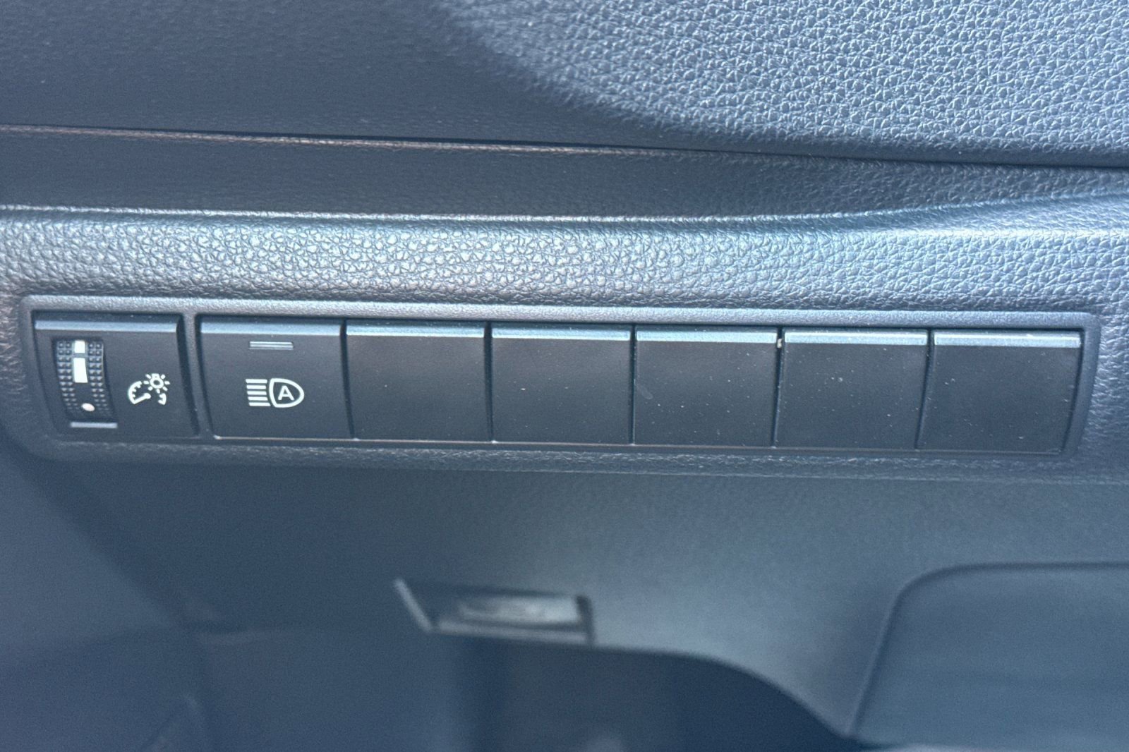 Certified 2023 Toyota Corolla SE w/ SE Premium Package image 33