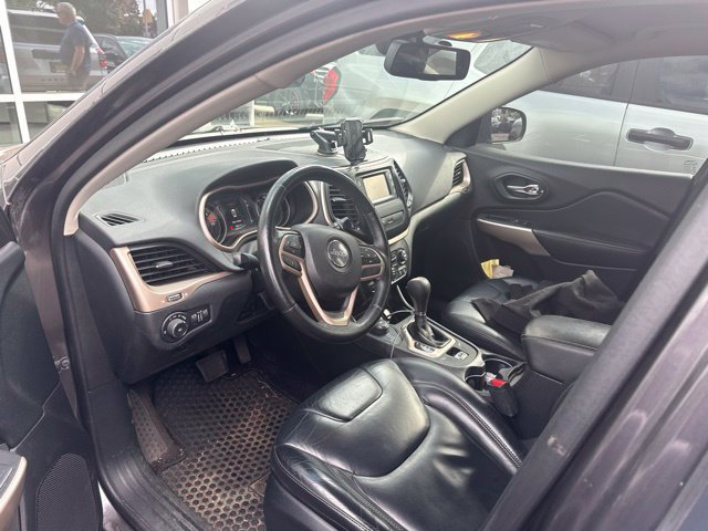 Used 2017 Jeep Cherokee Latitude w/ True North Edition AWD/4WD image 4