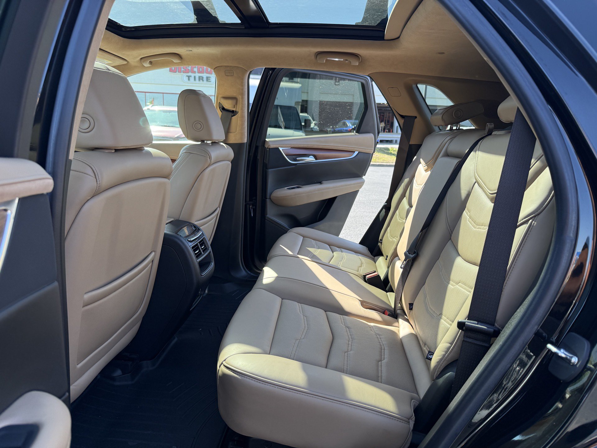 Used 2019 Cadillac XT5 Platinum AWD/4WD image 32