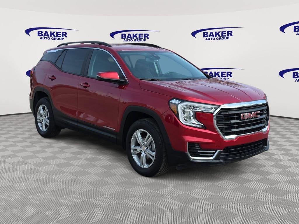 Used 2024 GMC Terrain SLE w/ Driver Convenience Package image 3