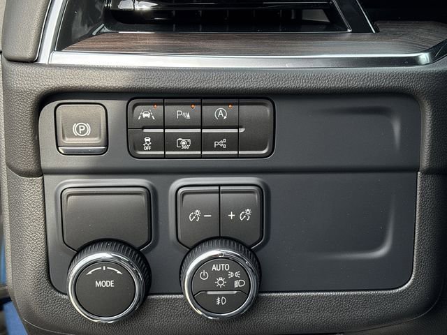 New 2026 Chevrolet Suburban LT w/ Comfort Package RWD image 18