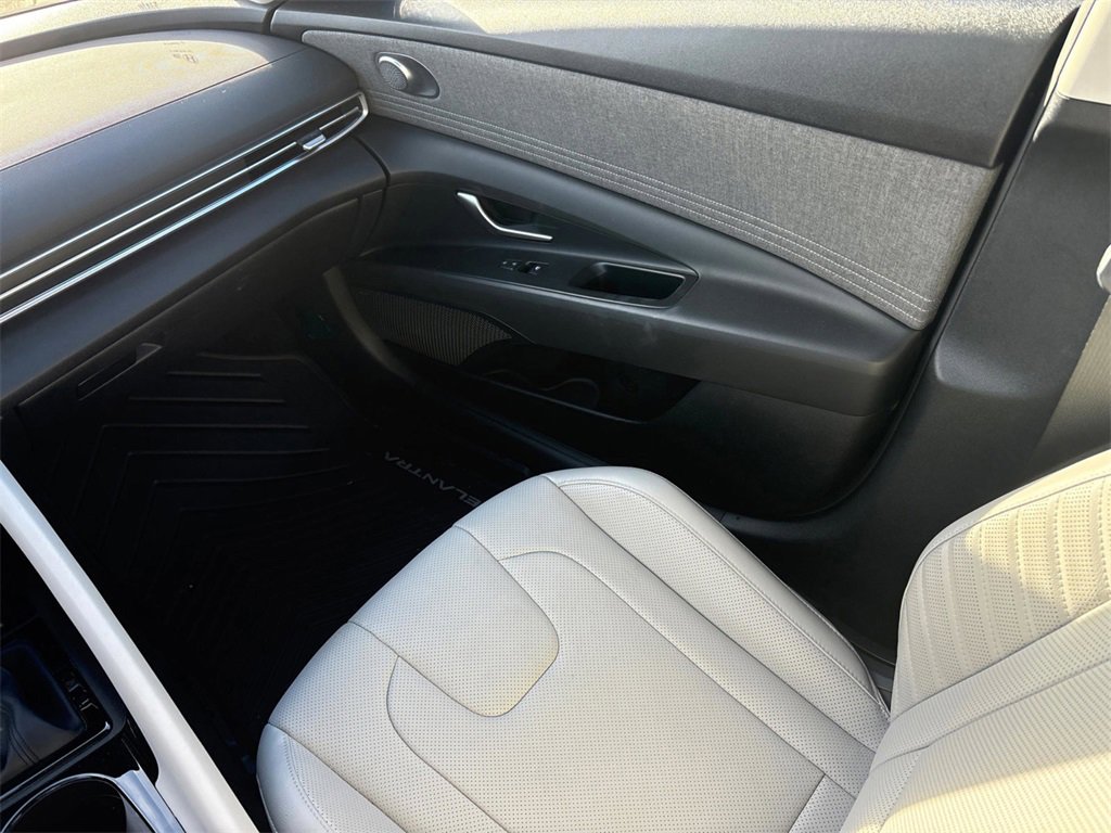 Used 2023 Hyundai Elantra Limited w/ Cargo Package image 13
