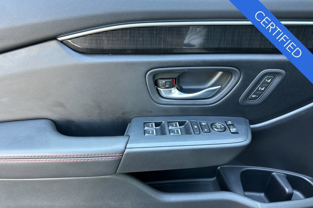 Certified 2025 Honda Pilot Black Edition image 11