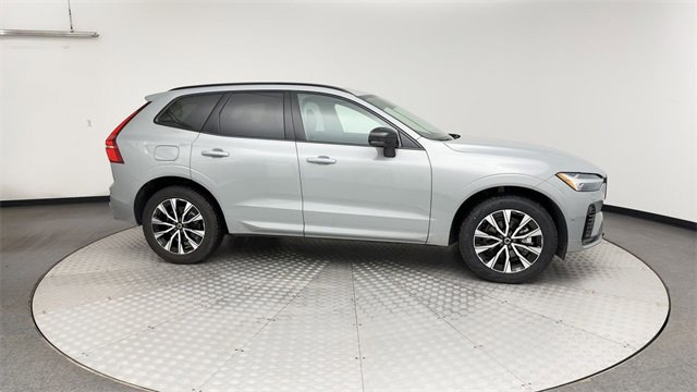 Used 2025 Volvo XC60 B5 Plus image 9