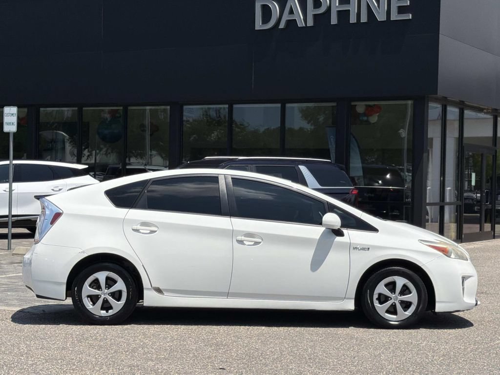 Used 2015 Toyota Prius Two FWD image 3