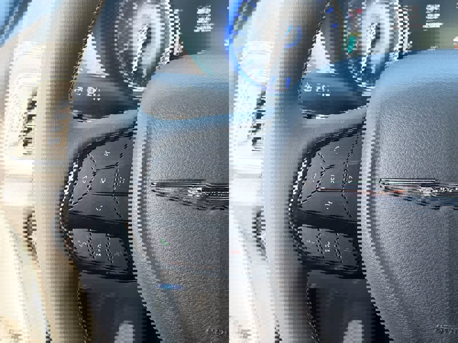 Used 2025 Chrysler Pacifica Limited image 16