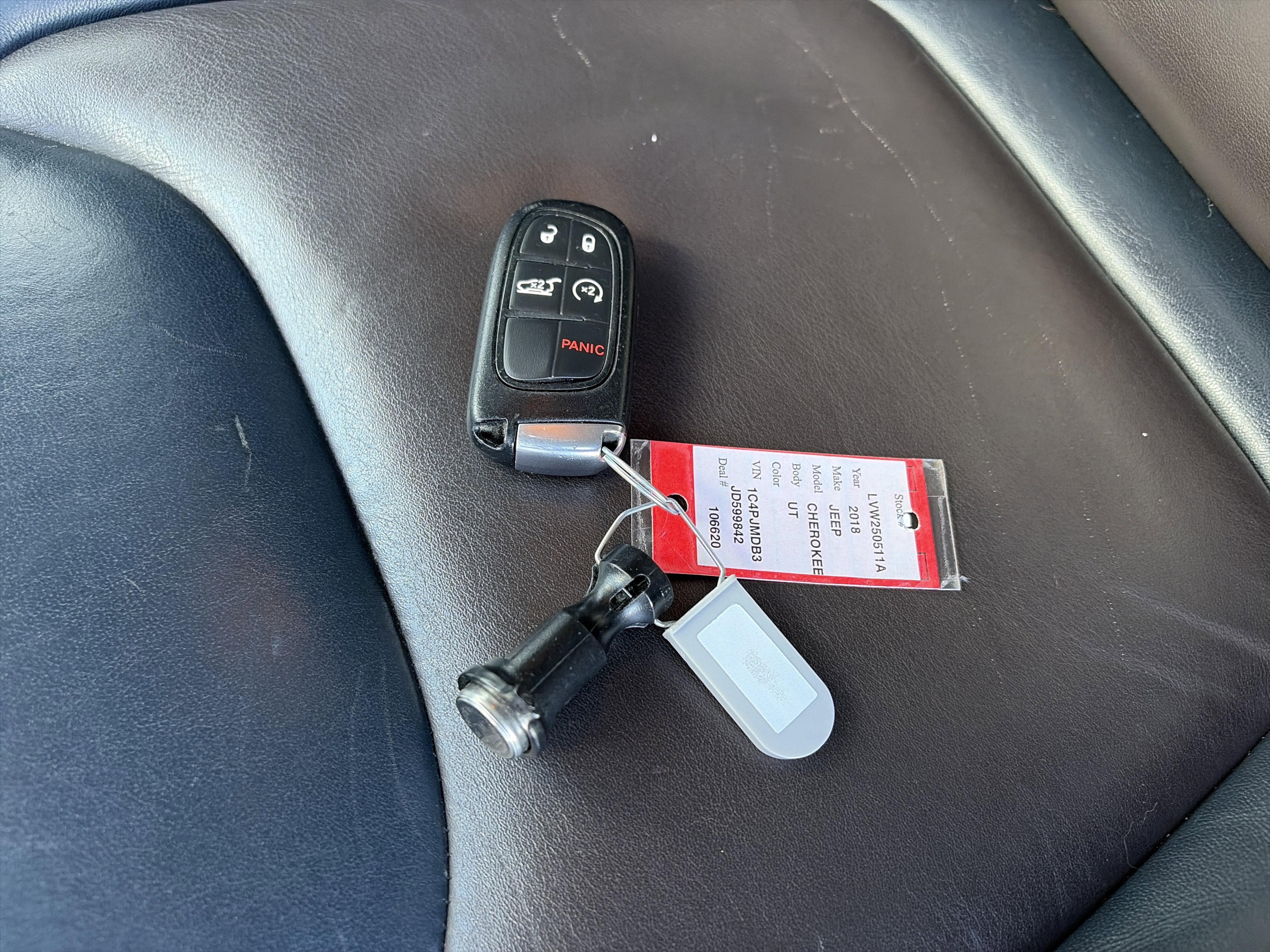 Used 2018 Jeep Cherokee Limited image 32