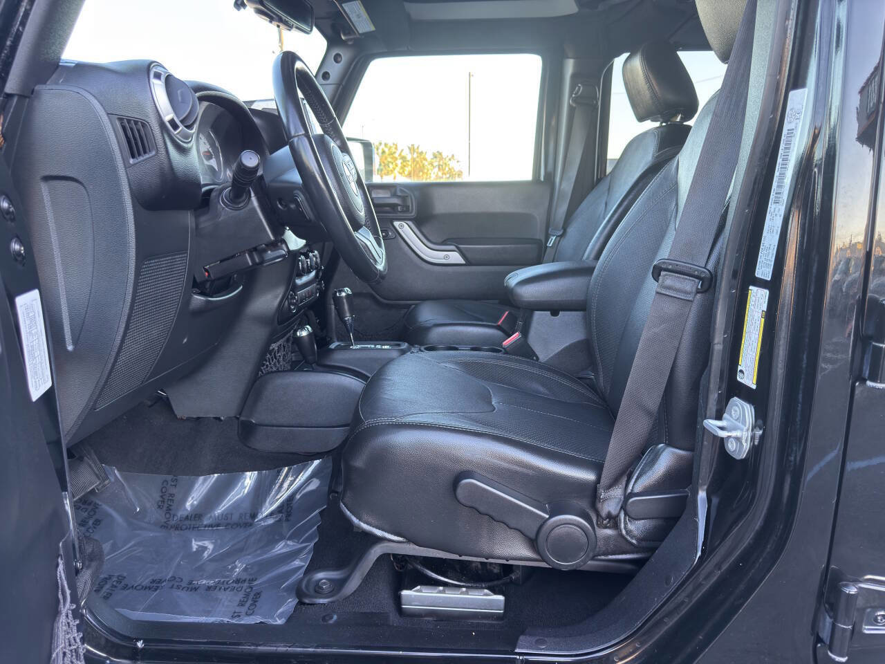 Used 2016 Jeep Wrangler Unlimited Sahara w/ Connectivity Group image 10