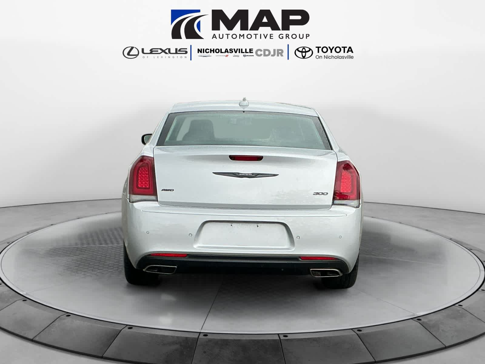 Used 2021 Chrysler 300 Touring L w/ Popular Equipment Group AWD/4WD image 4