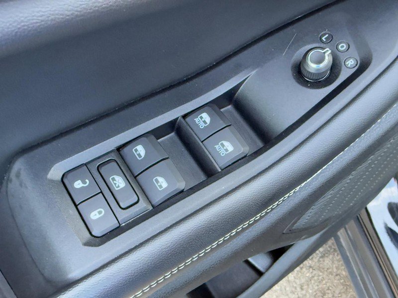 Used 2023 Jeep Grand Cherokee L Laredo image 15