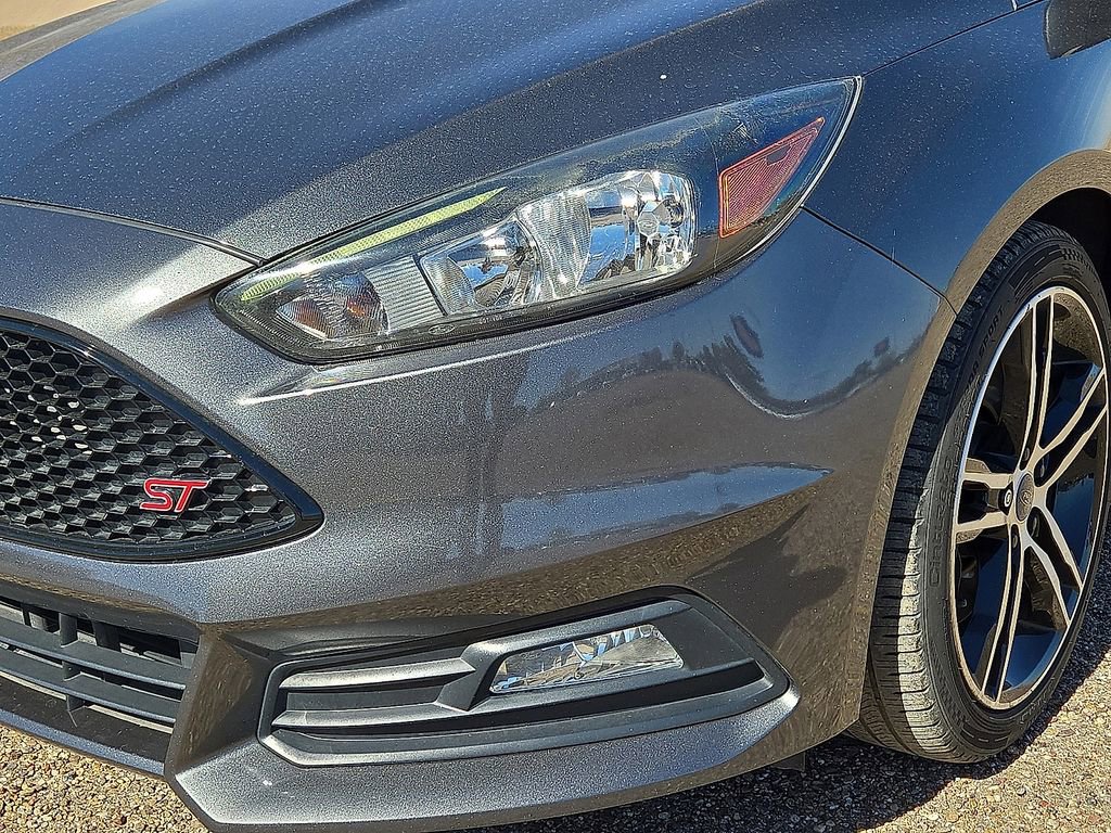 Used 2017 Ford Focus ST image 9