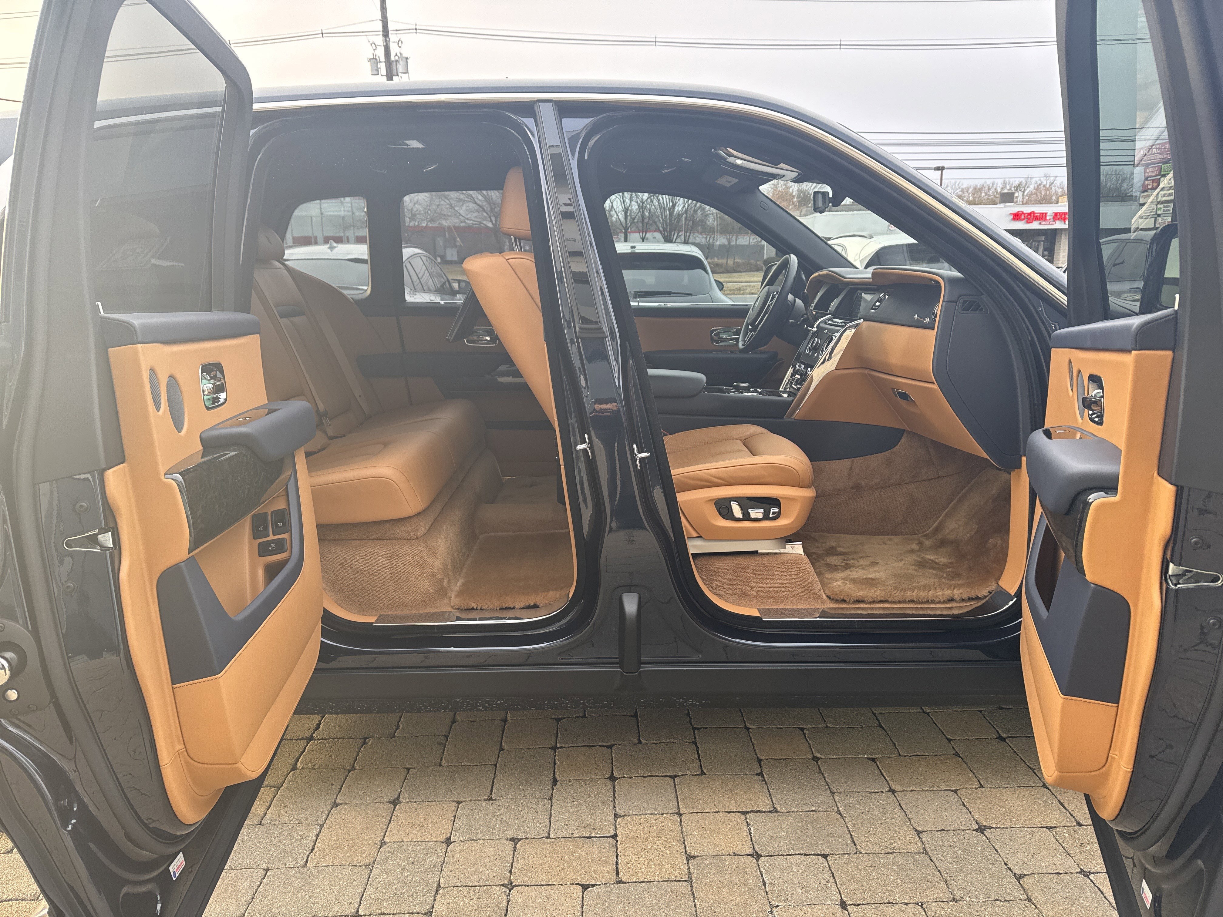 Certified 2024 Rolls-Royce Cullinan image 41