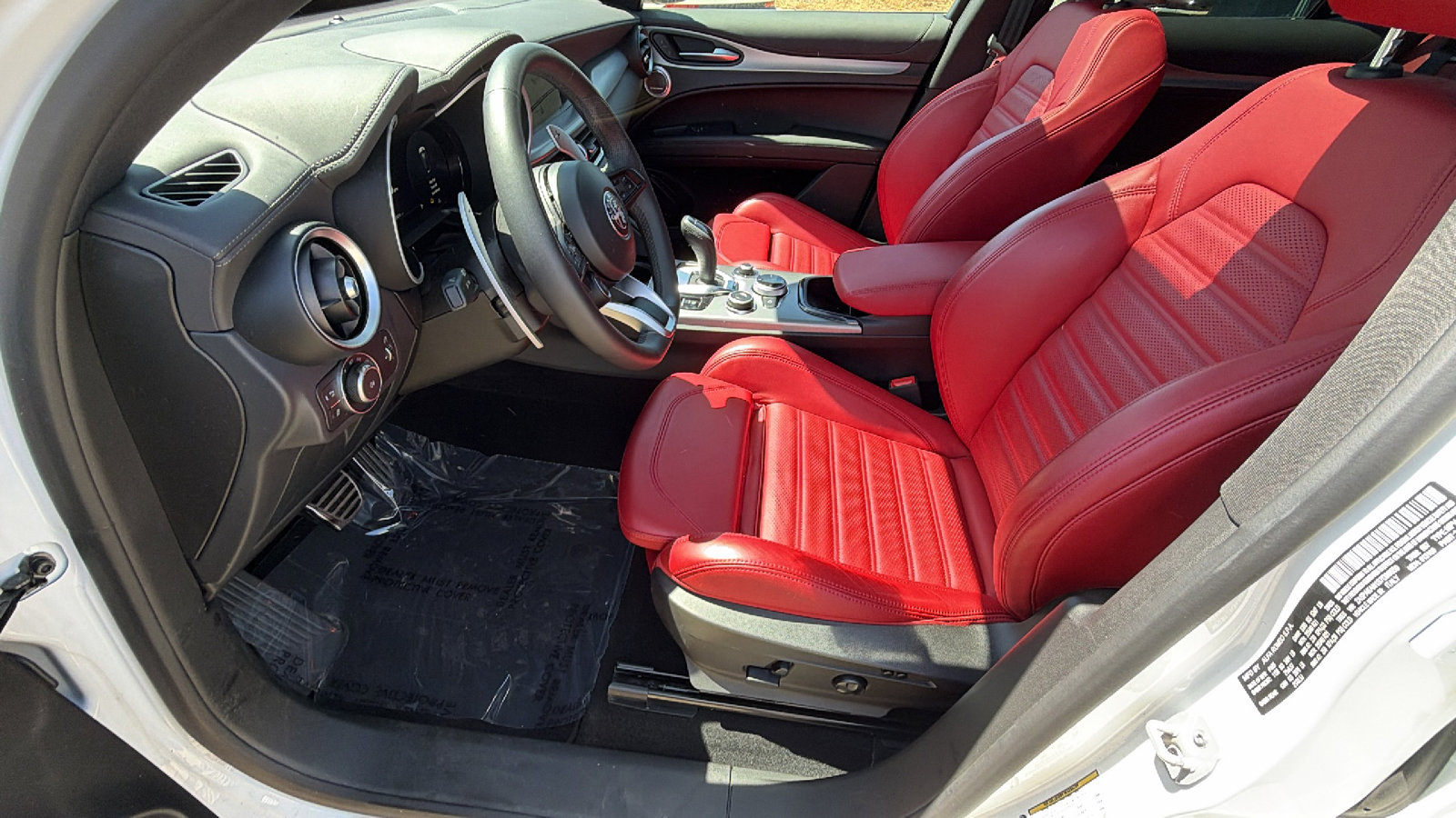 Used 2025 Alfa Romeo Stelvio Sprint image 16