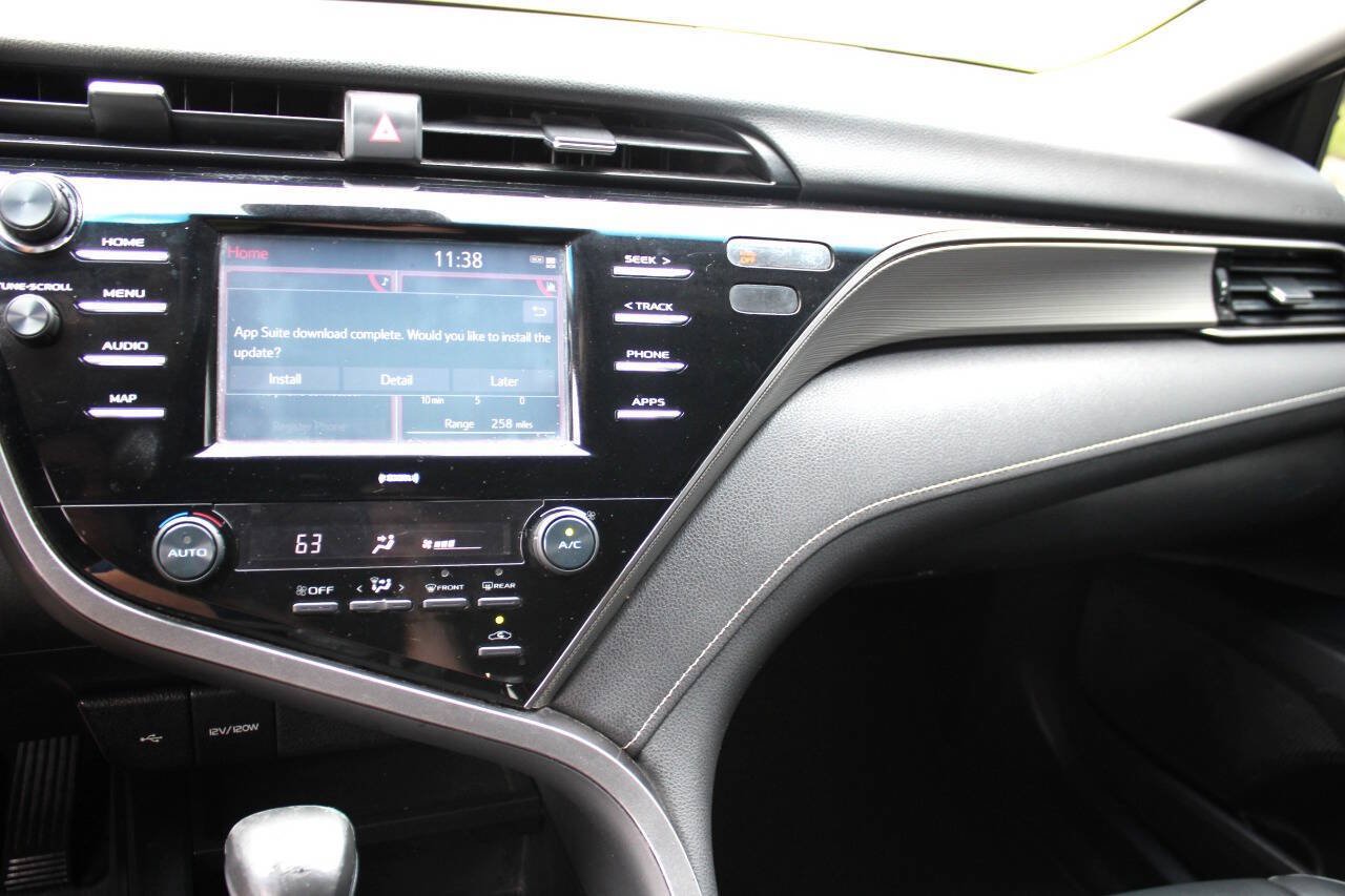 Used 2020 Toyota Camry SE FWD image 8