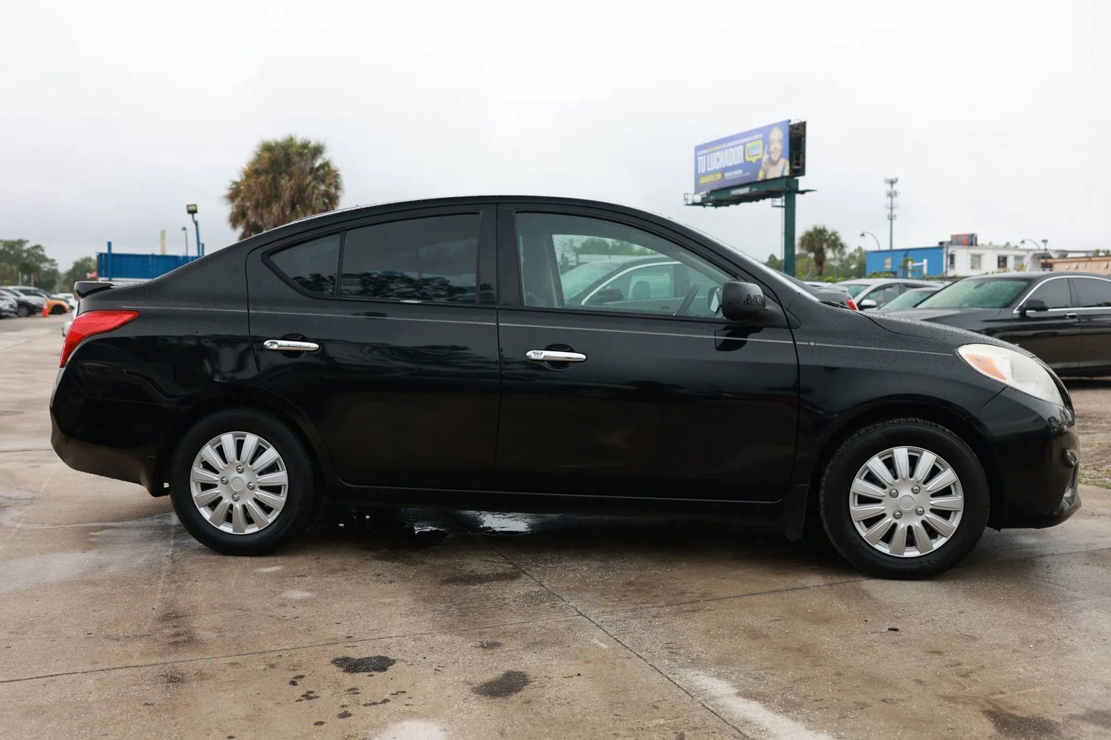 Used 2014 Nissan Versa SV image 8