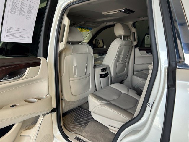 Used 2015 Cadillac Escalade Luxury AWD/4WD image 26
