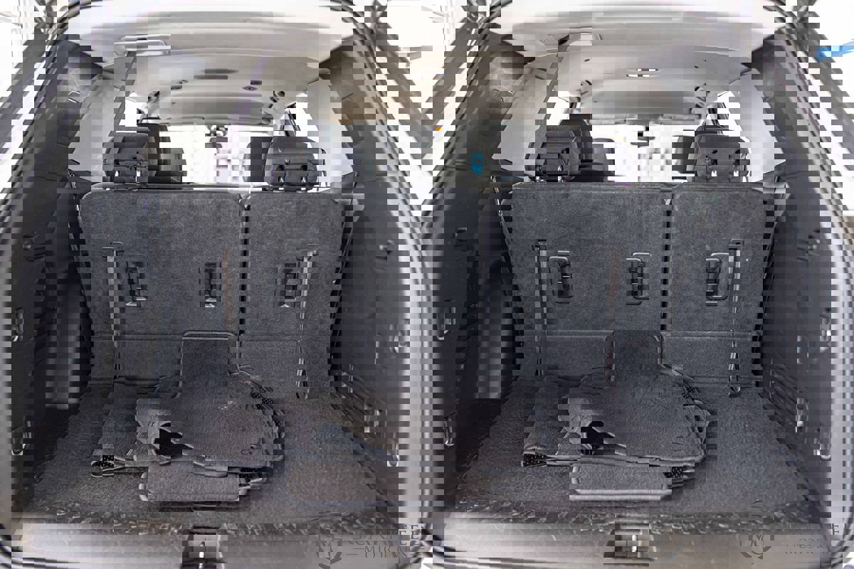 Used 2020 Chevrolet Traverse LT image 16