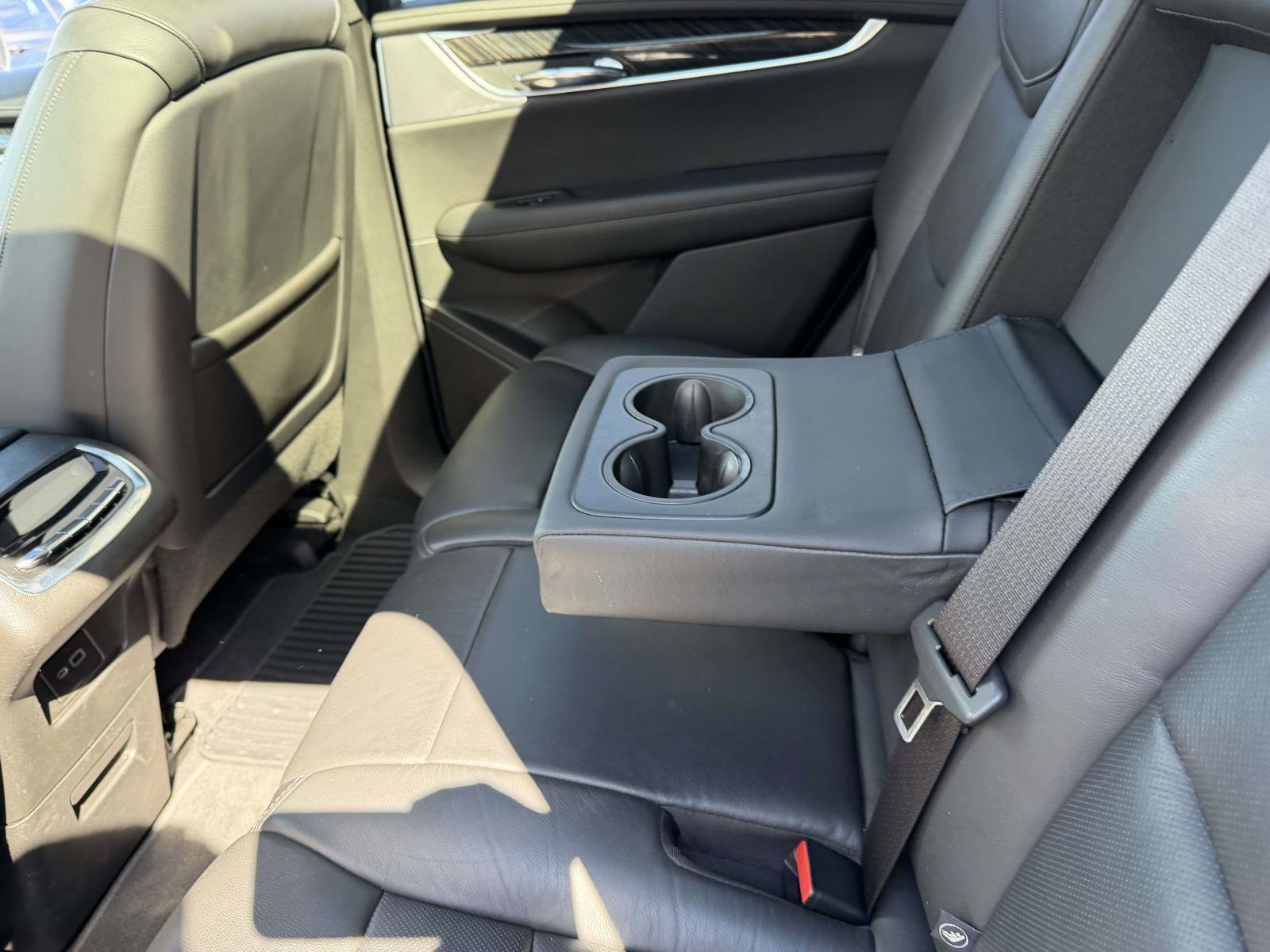 Used 2020 Cadillac XT6 Premium Luxury FWD image 17