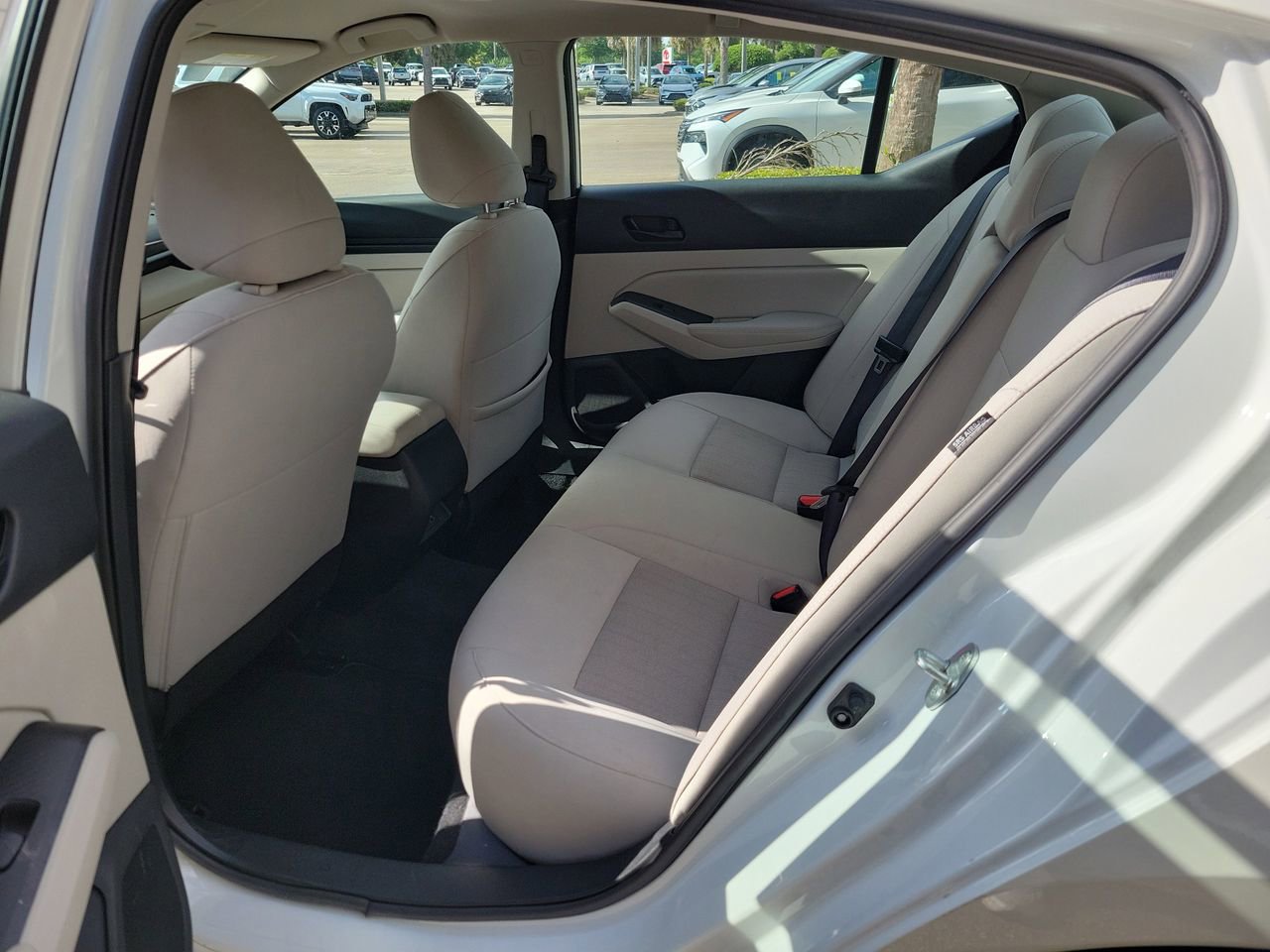 Used 2025 Nissan Altima 2.5 SV FWD image 9