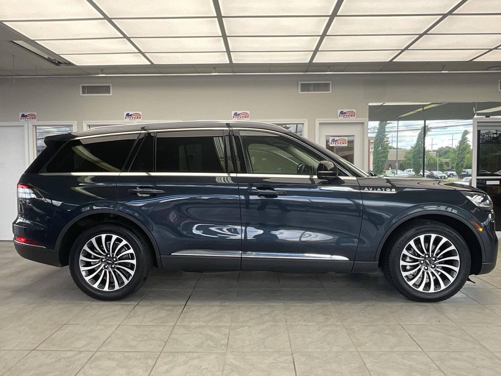 Used 2022 Lincoln Aviator Reserve AWD/4WD image 4