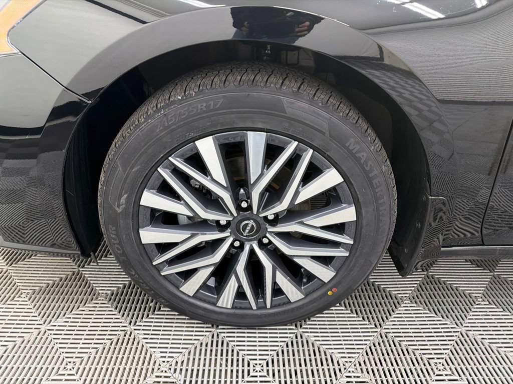 Used 2023 Nissan Altima 2.5 SV w/ SV Premium Package image 12