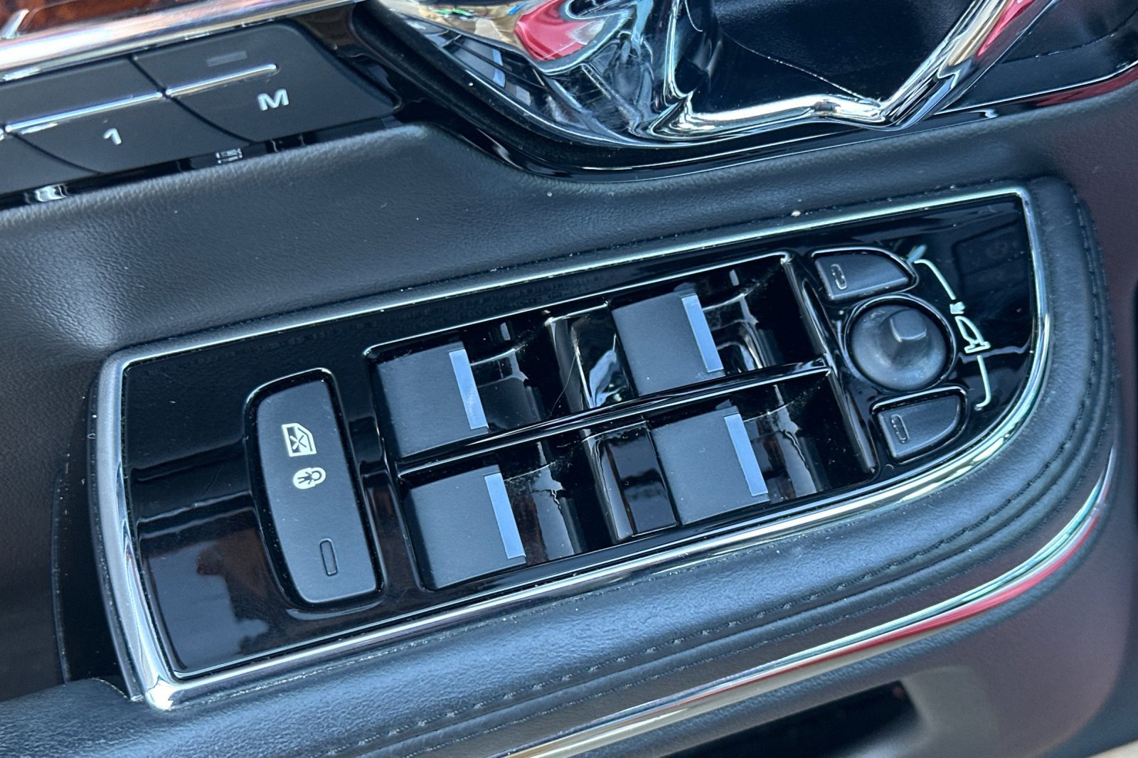 Used 2019 Jaguar XJ R-Sport image 13