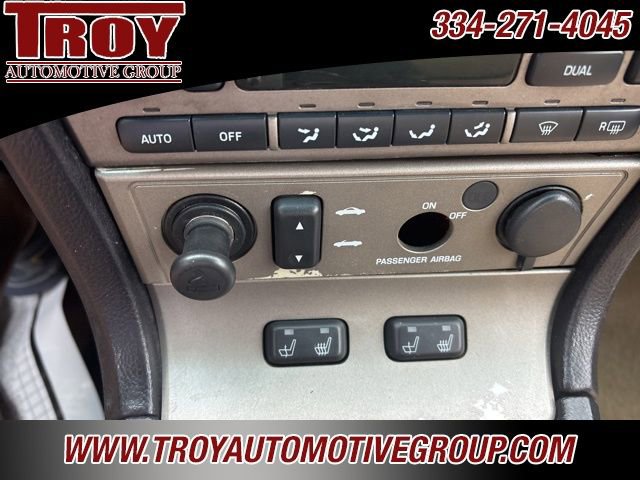 Used 2004 Ford Thunderbird image 31