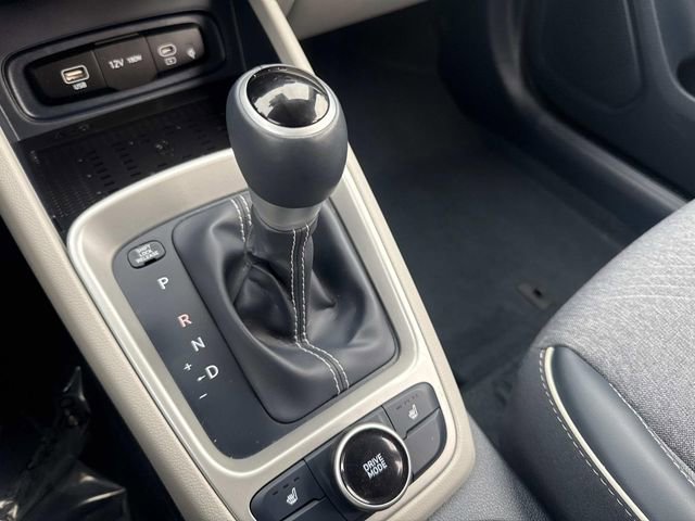 Used 2023 Hyundai Venue Limited image 24