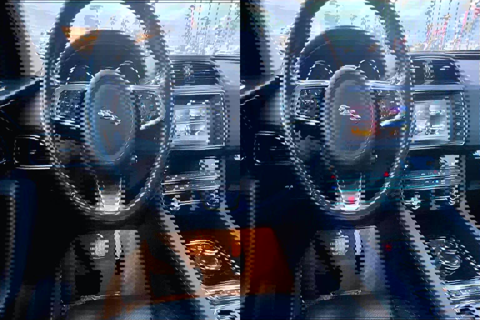 Used 2018 Jaguar F-PACE Prestige image 5