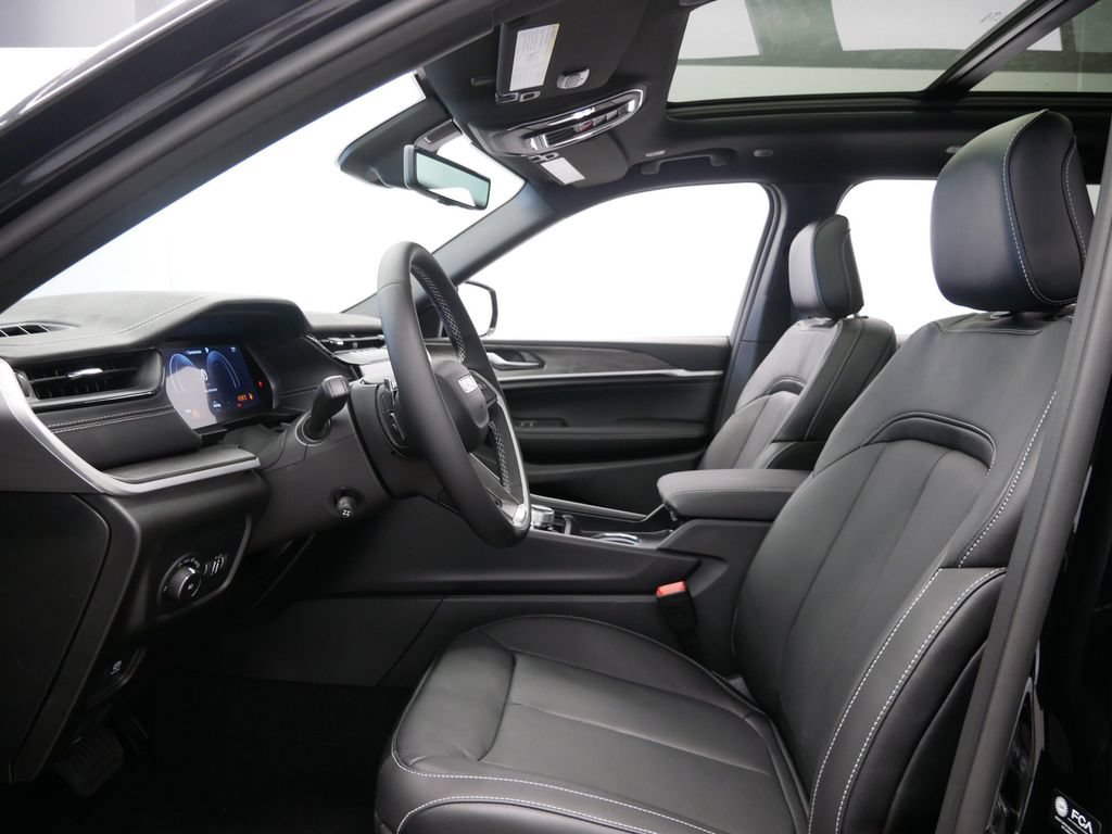 New 2027 Jeep Grand Cherokee Limited AWD/4WD image 13