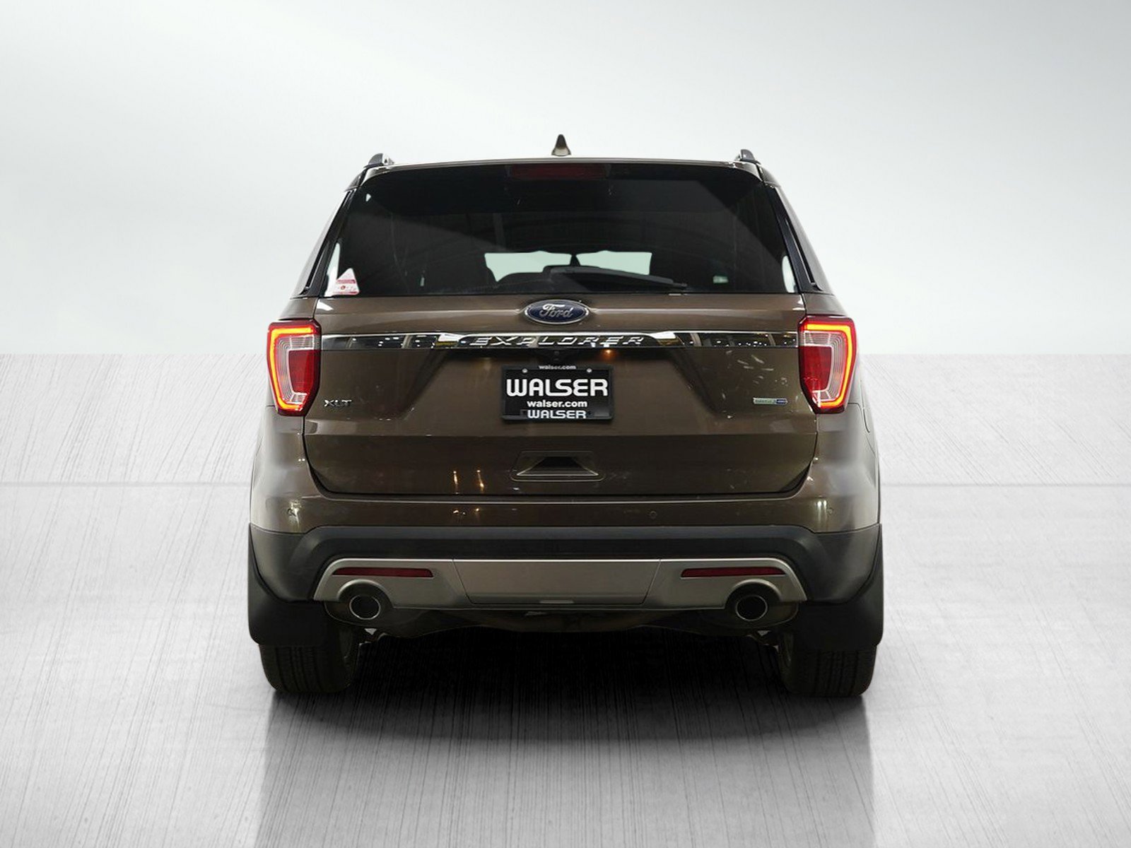 Used 2016 Ford Explorer XLT w/ Equipment Group 202A image 5