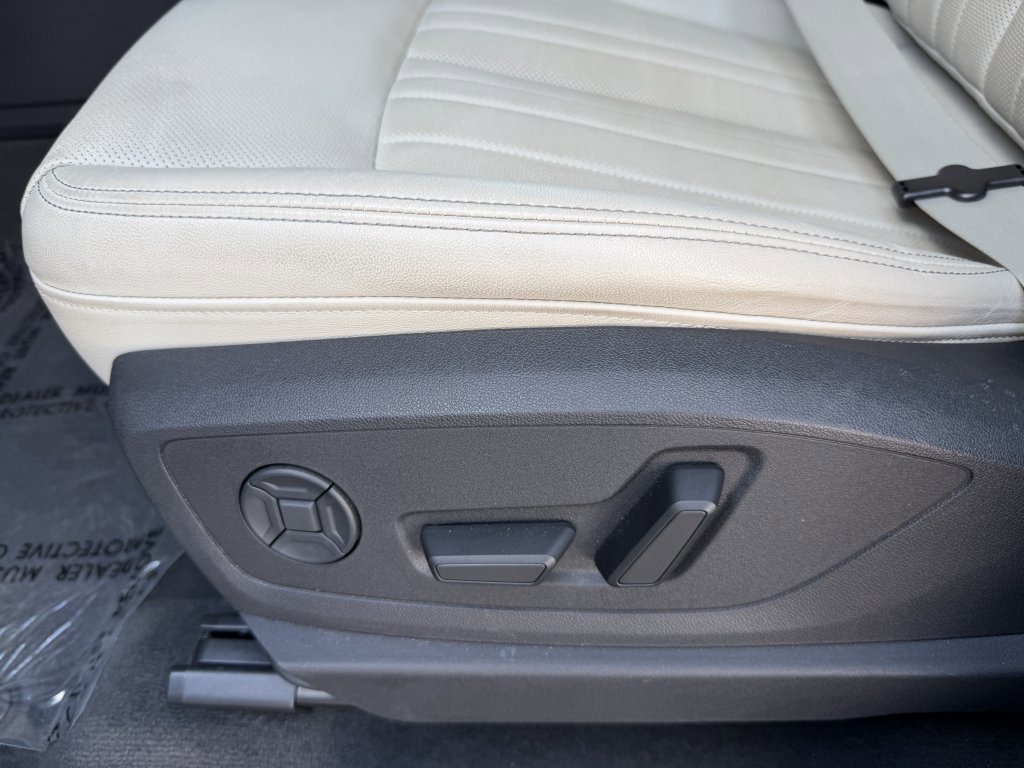 Used 2024 Audi Q8 e-tron Premium Plus w/ Premium Plus Package image 38