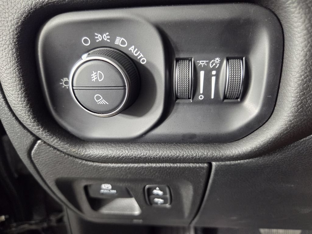 Used 2025 RAM 1500 Big Horn RWD image 19