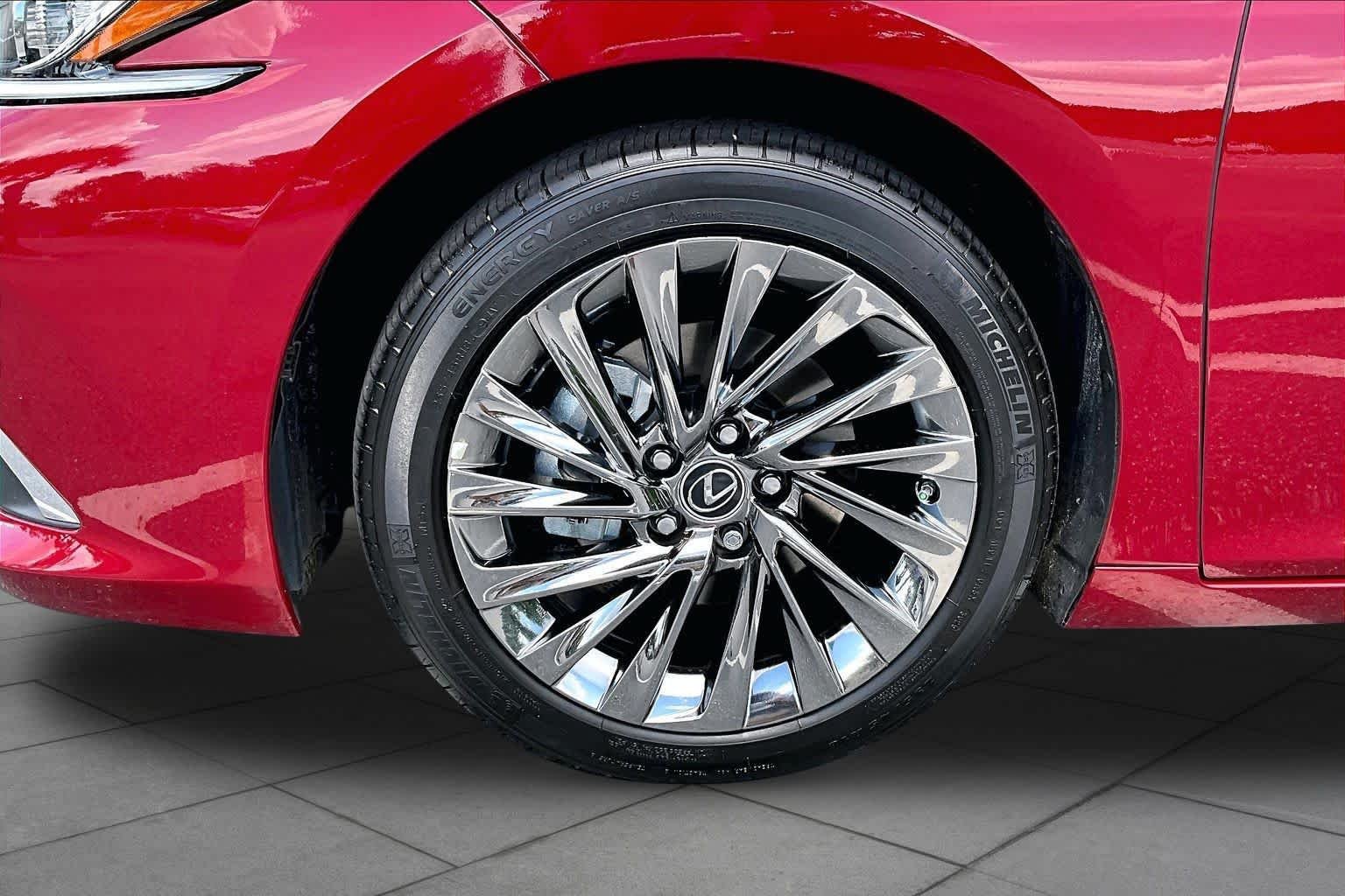 Used 2024 Lexus ES 350 Ultra Luxury w/ Accessory Package (Z2) FWD image 14