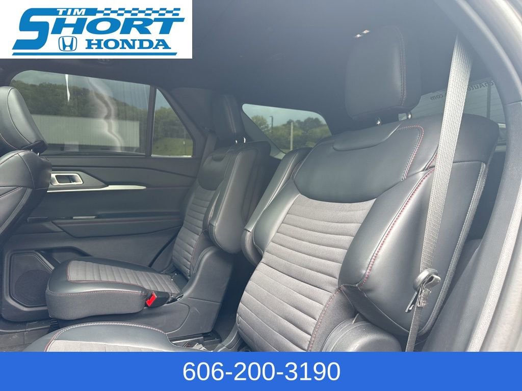 Used 2025 Ford Explorer ST-Line w/ Premium Package image 14