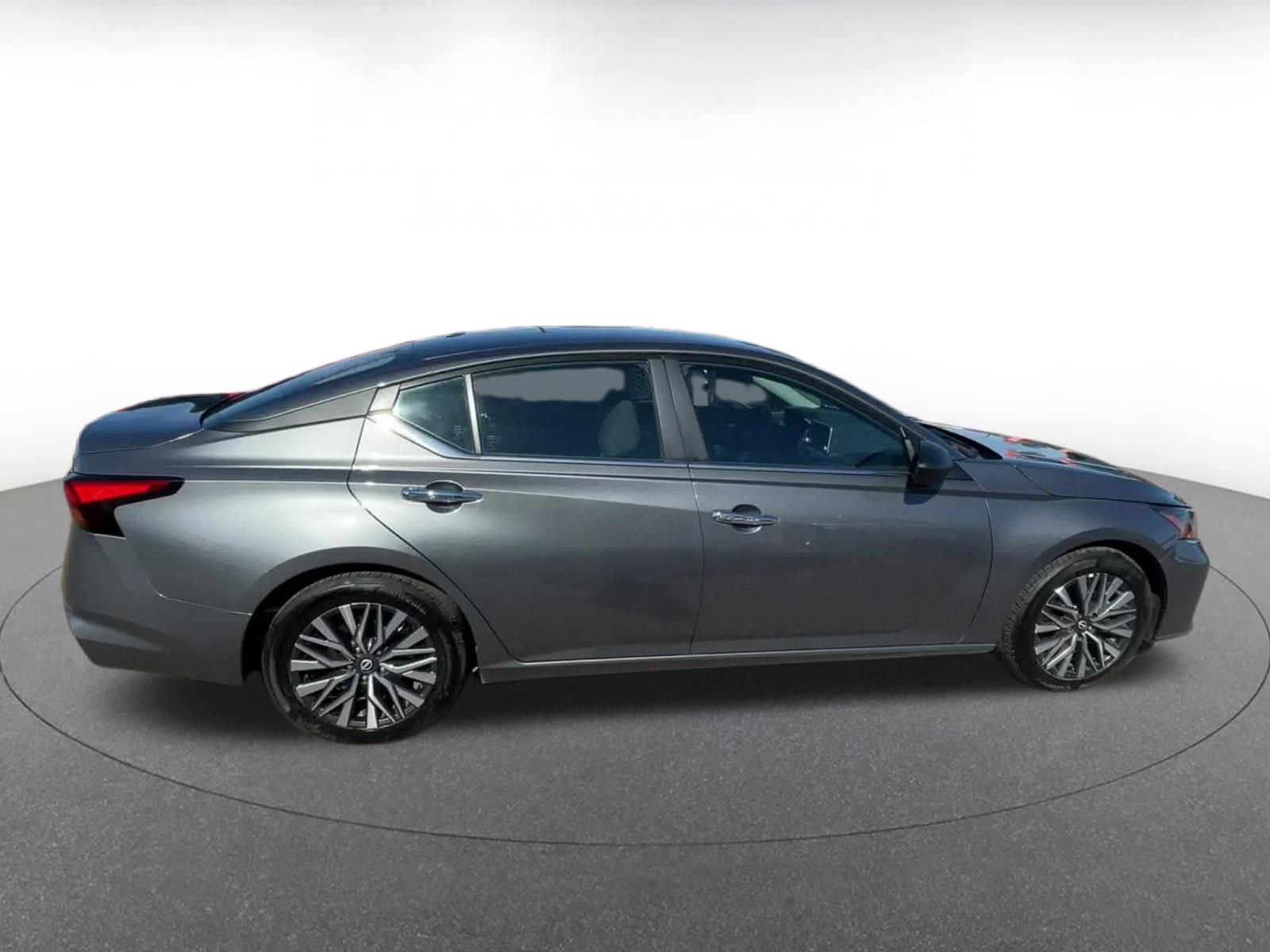 Used 2025 Nissan Altima 2.5 SV image 16