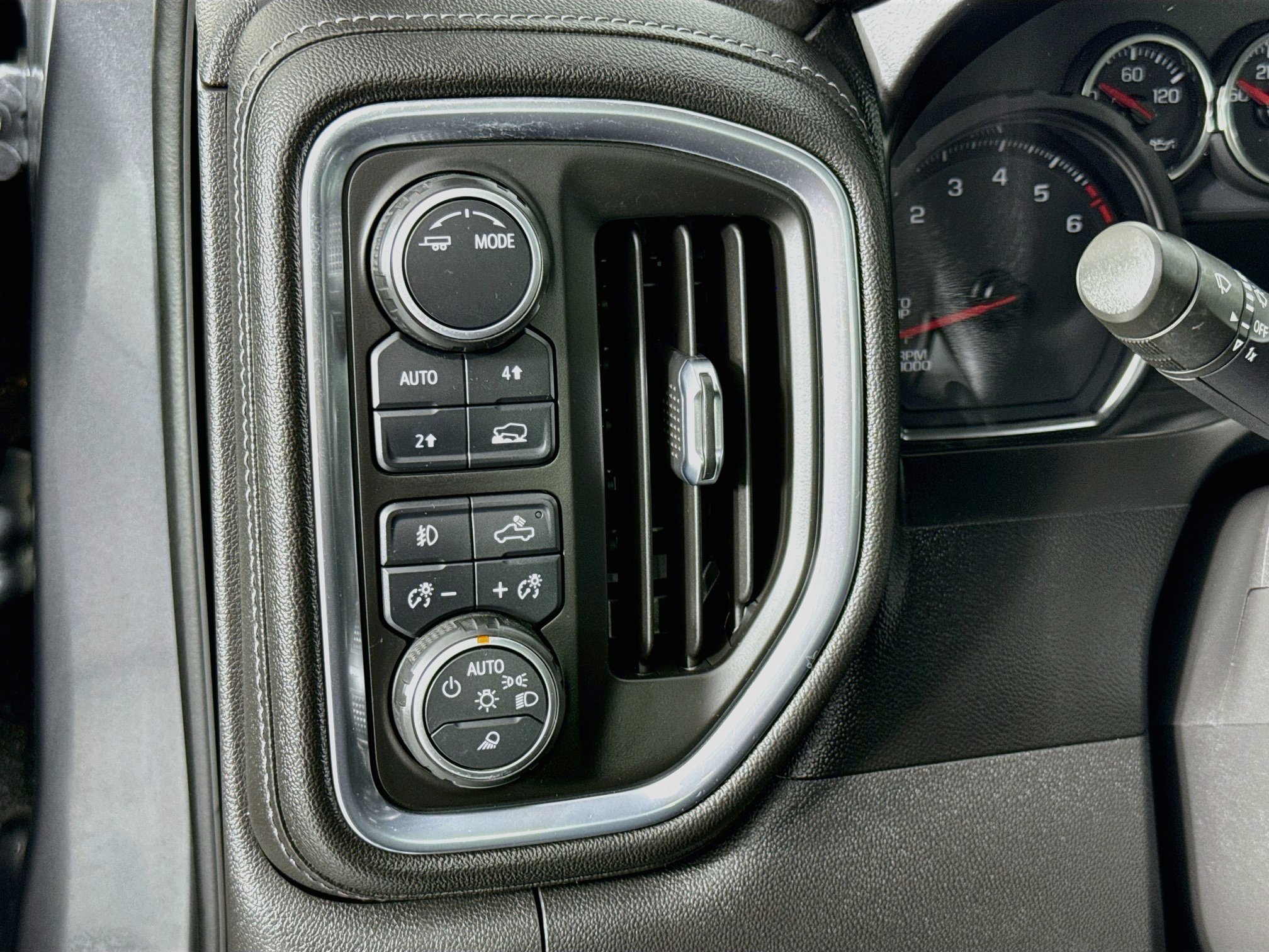 Certified 2021 Chevrolet Silverado 1500 LTZ AWD/4WD image 10