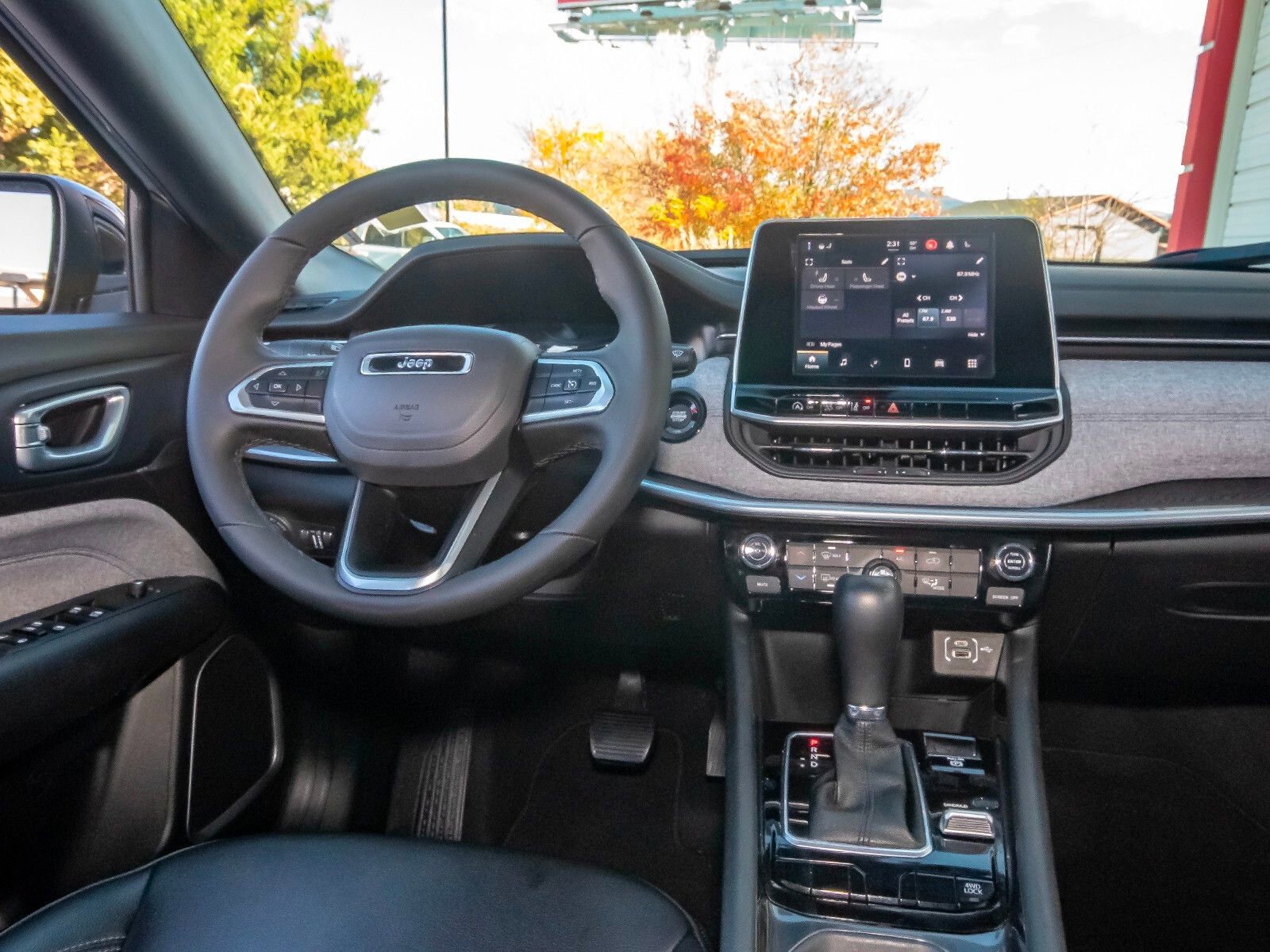 Used 2025 Jeep Compass Latitude image 36